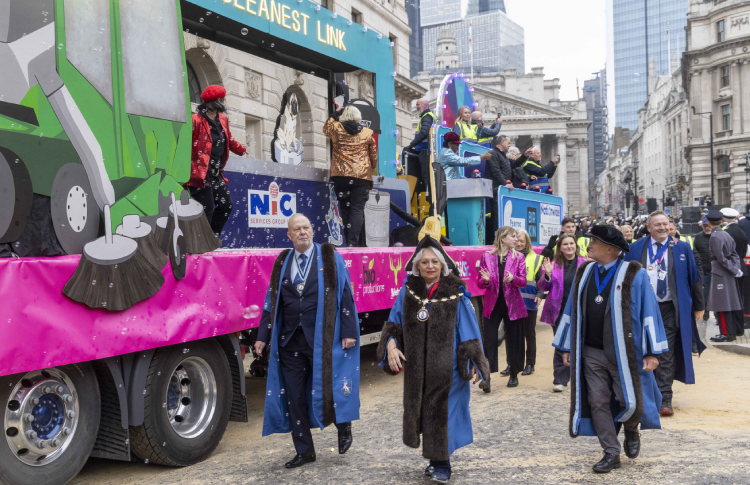 Nice to clean you, to clean you, nice! Public celebrate cleaning’s valuable role at popular parade